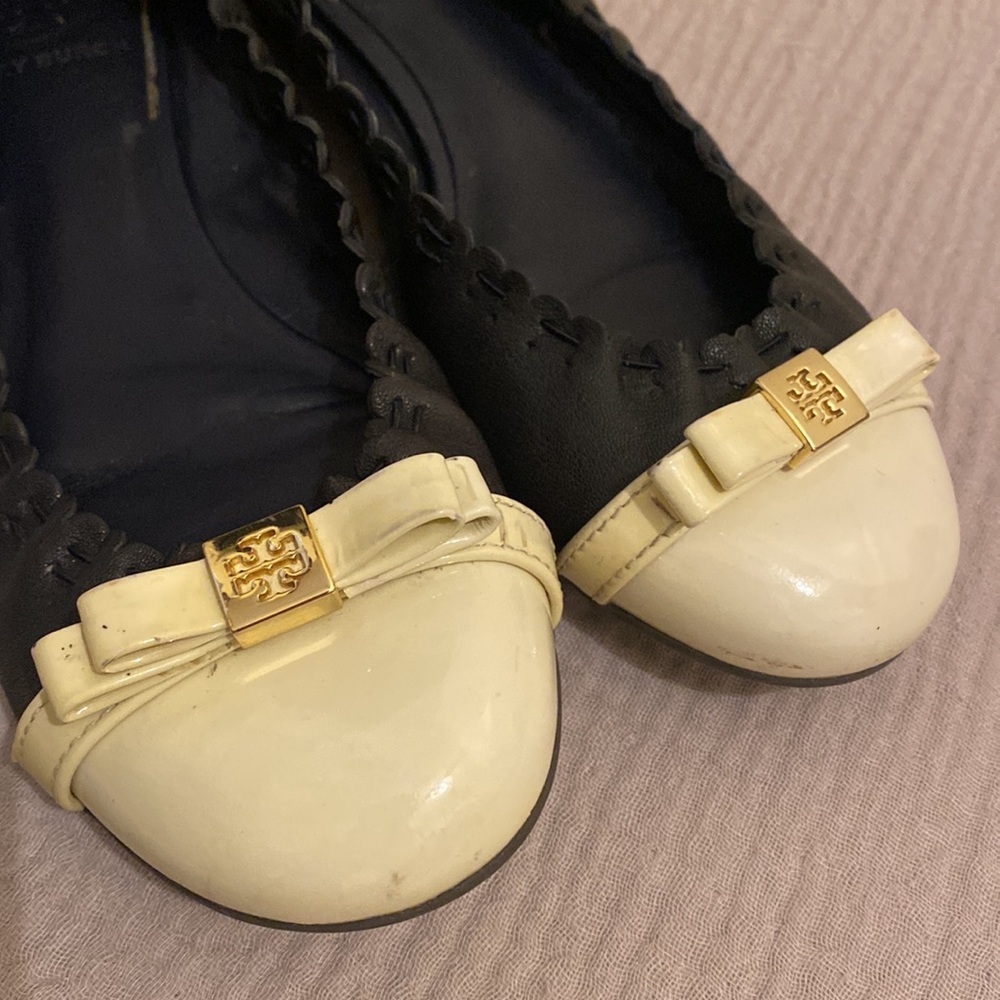 TORY BURCH Women's Black and Cream Flats. Size 7 1/2 - Picture 6 of 6